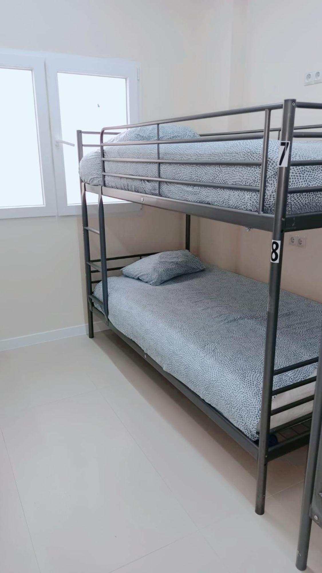 Hostel Las Rosas Madrid Bagian luar foto