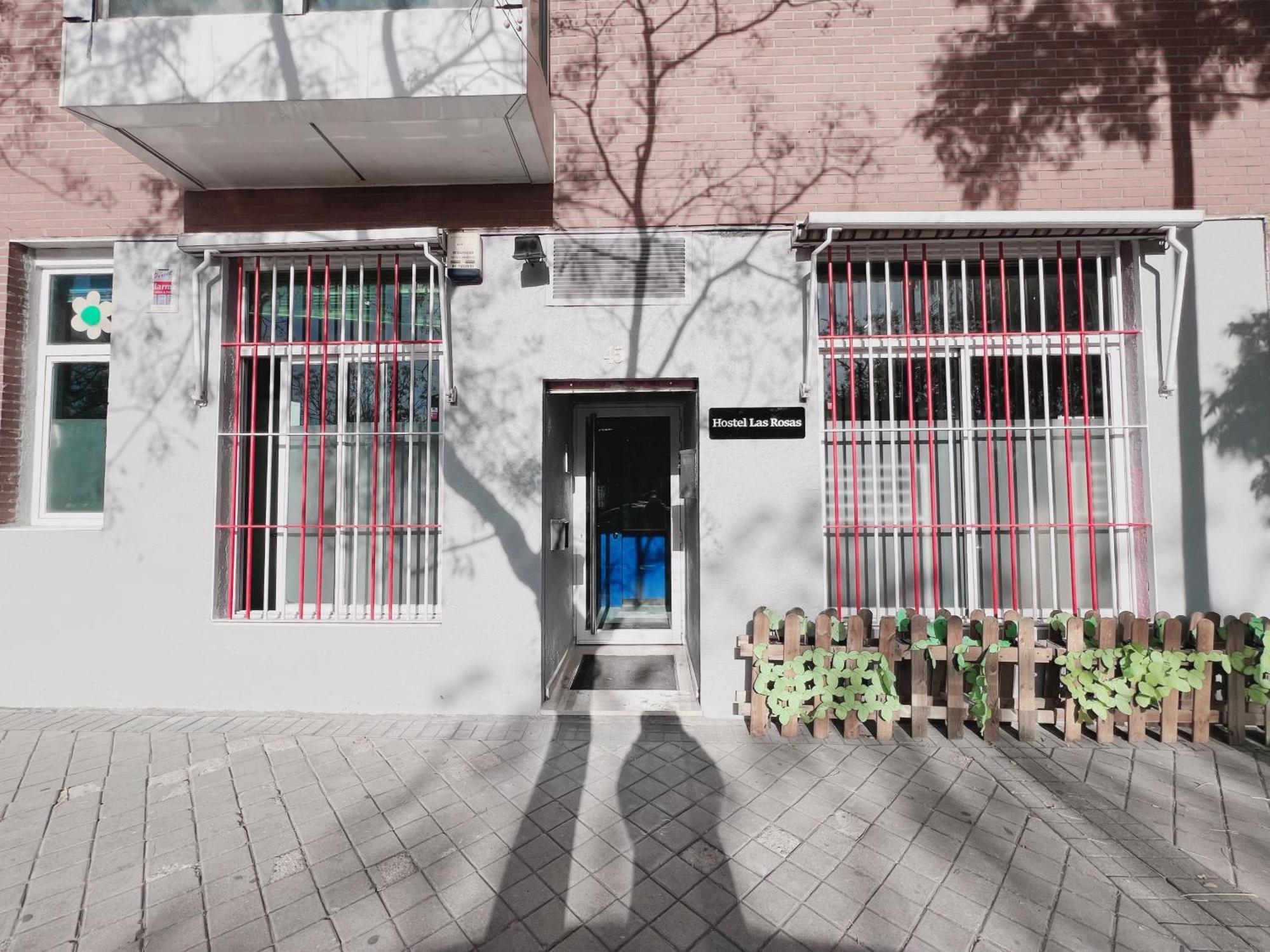 Hostel Las Rosas Madrid Bagian luar foto