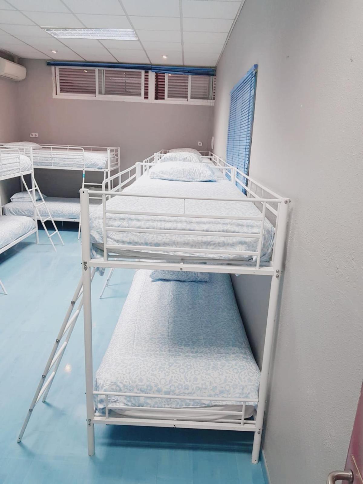Hostel Las Rosas Madrid Bagian luar foto