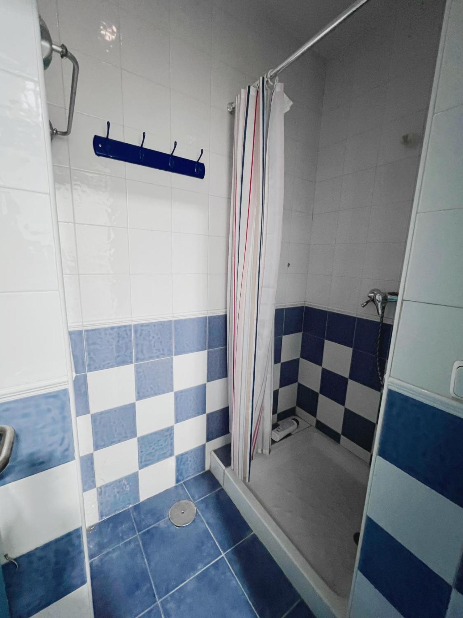 Hostel Las Rosas Madrid Bagian luar foto