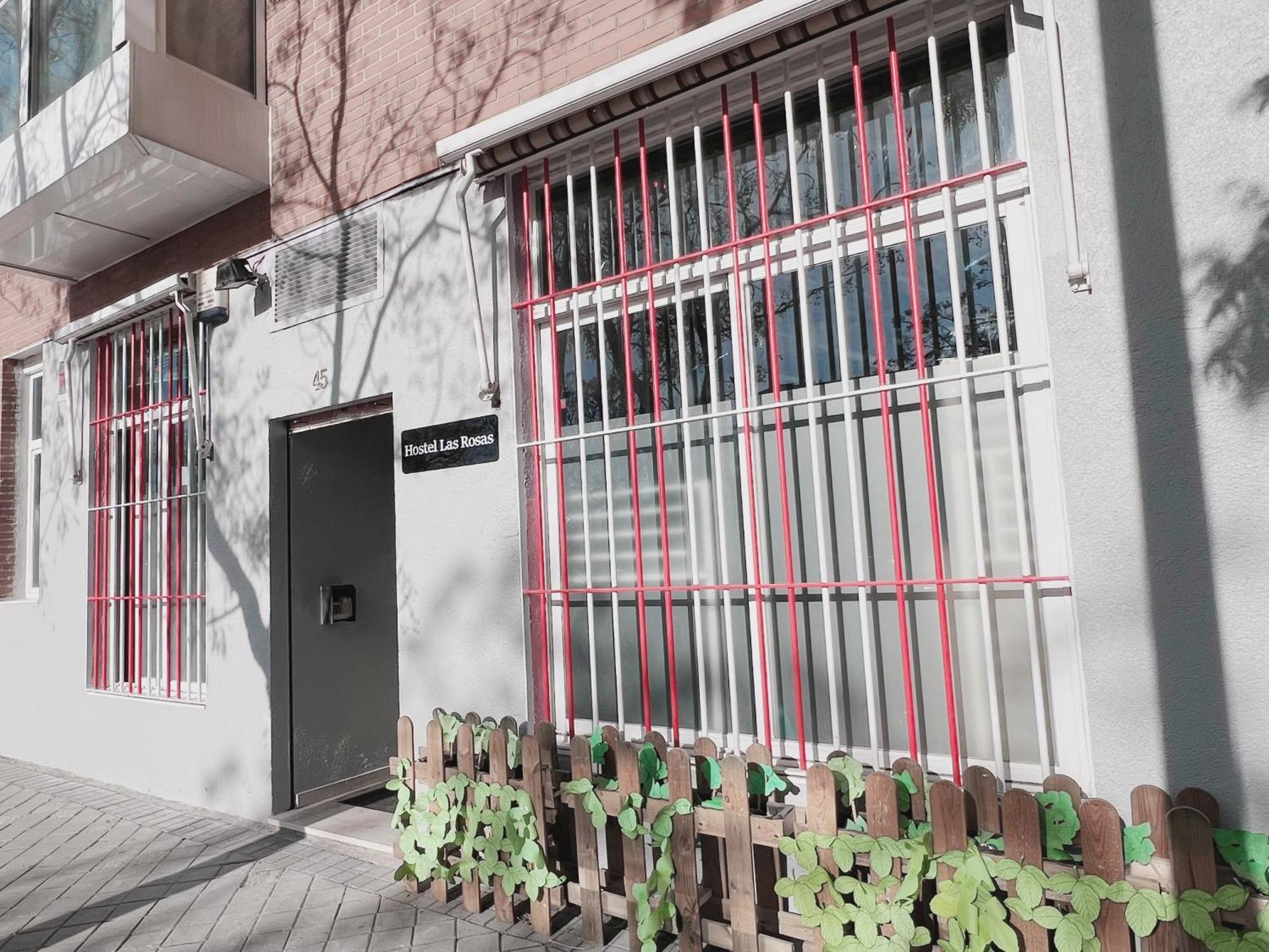 Hostel Las Rosas Madrid Bagian luar foto