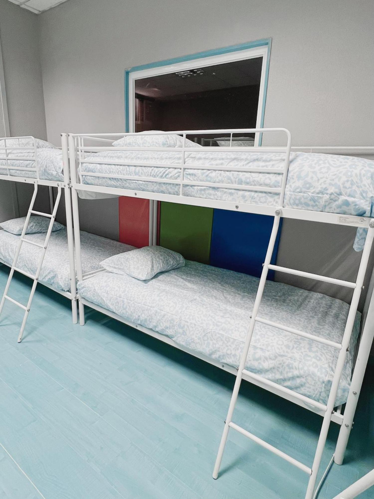 Hostel Las Rosas Madrid Bagian luar foto