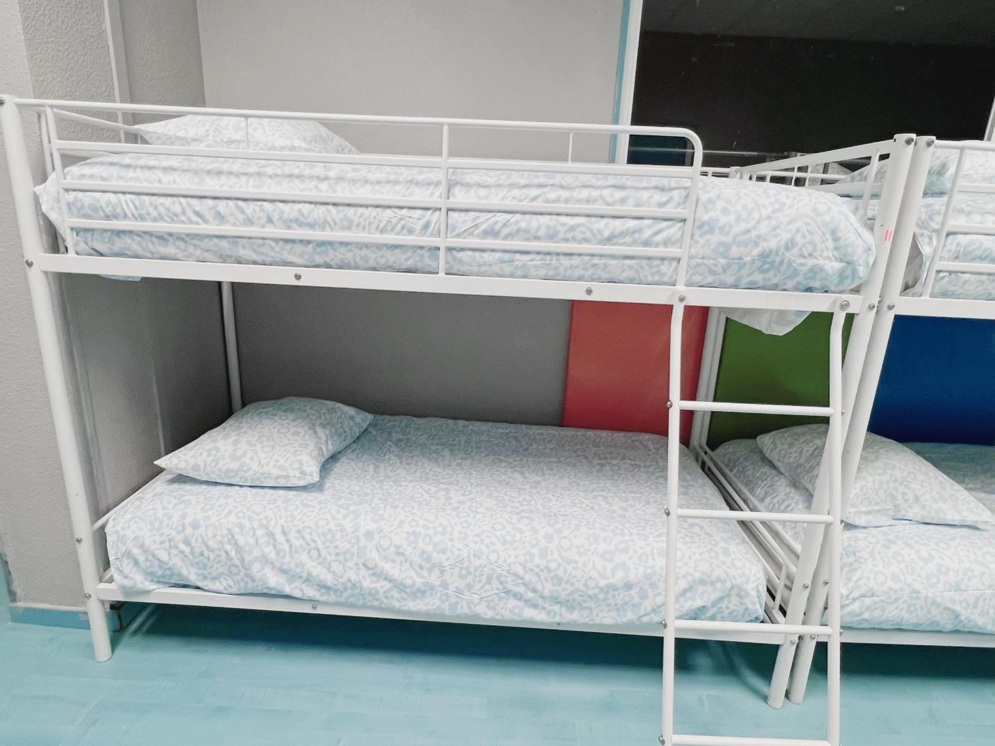 Hostel Las Rosas Madrid Bagian luar foto