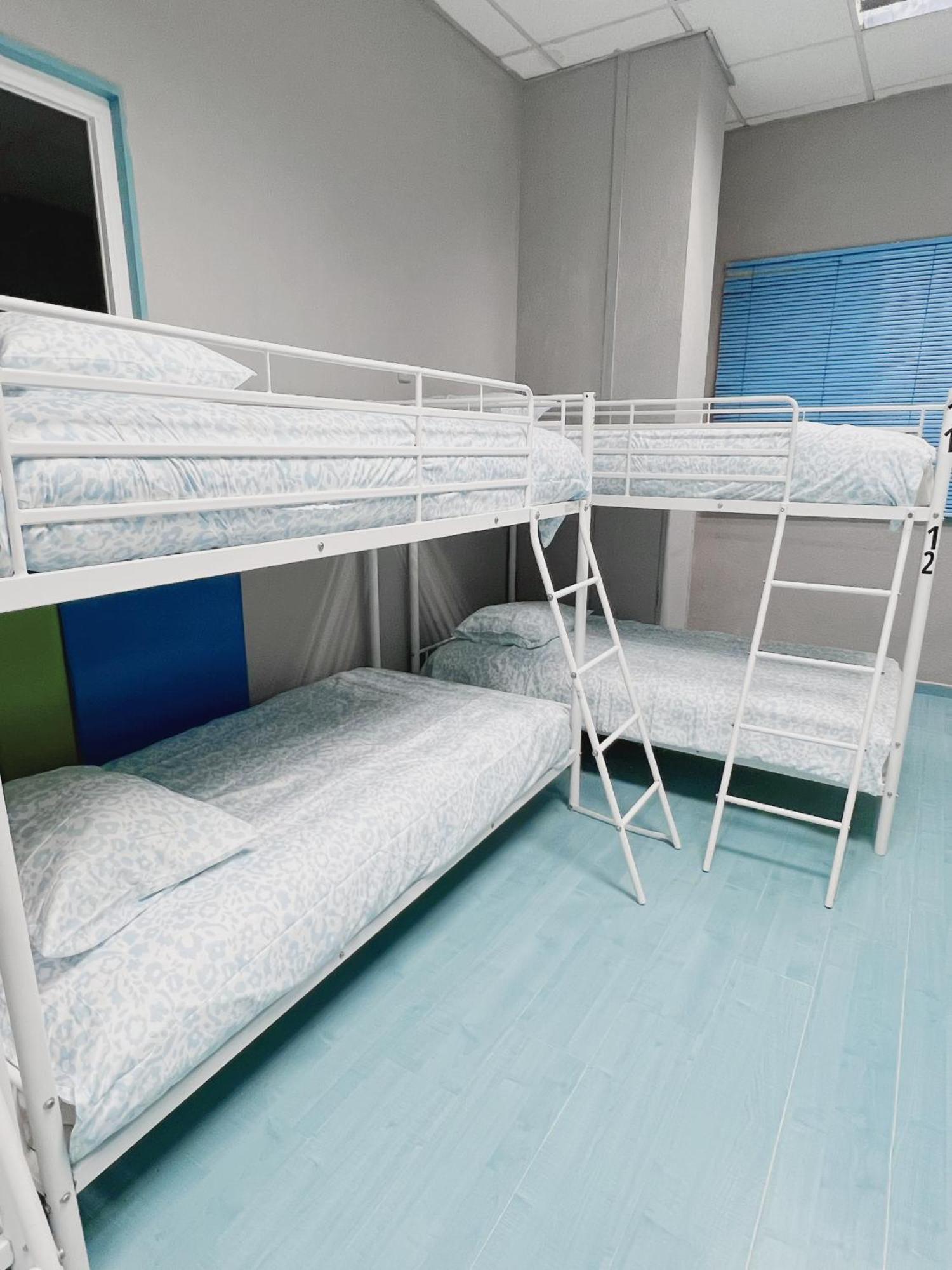 Hostel Las Rosas Madrid Bagian luar foto