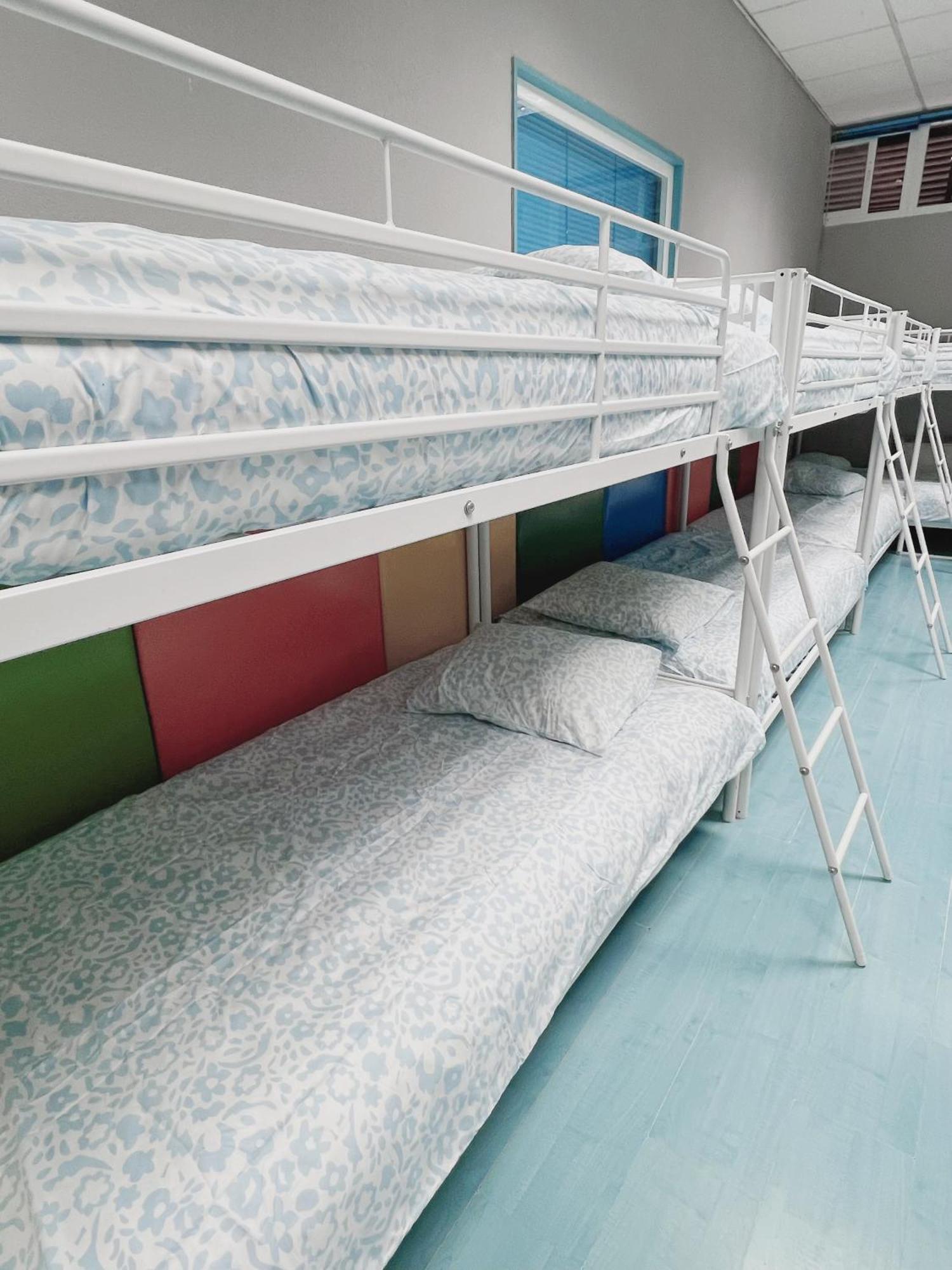 Hostel Las Rosas Madrid Bagian luar foto